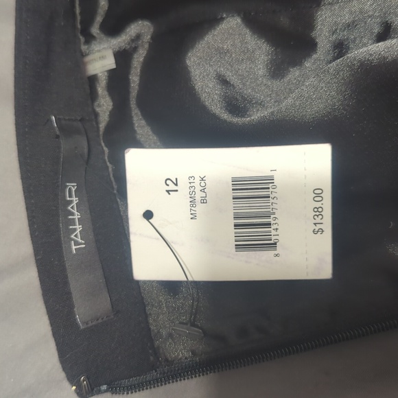 Black skirt with flattering flare - Picture 3 of 4